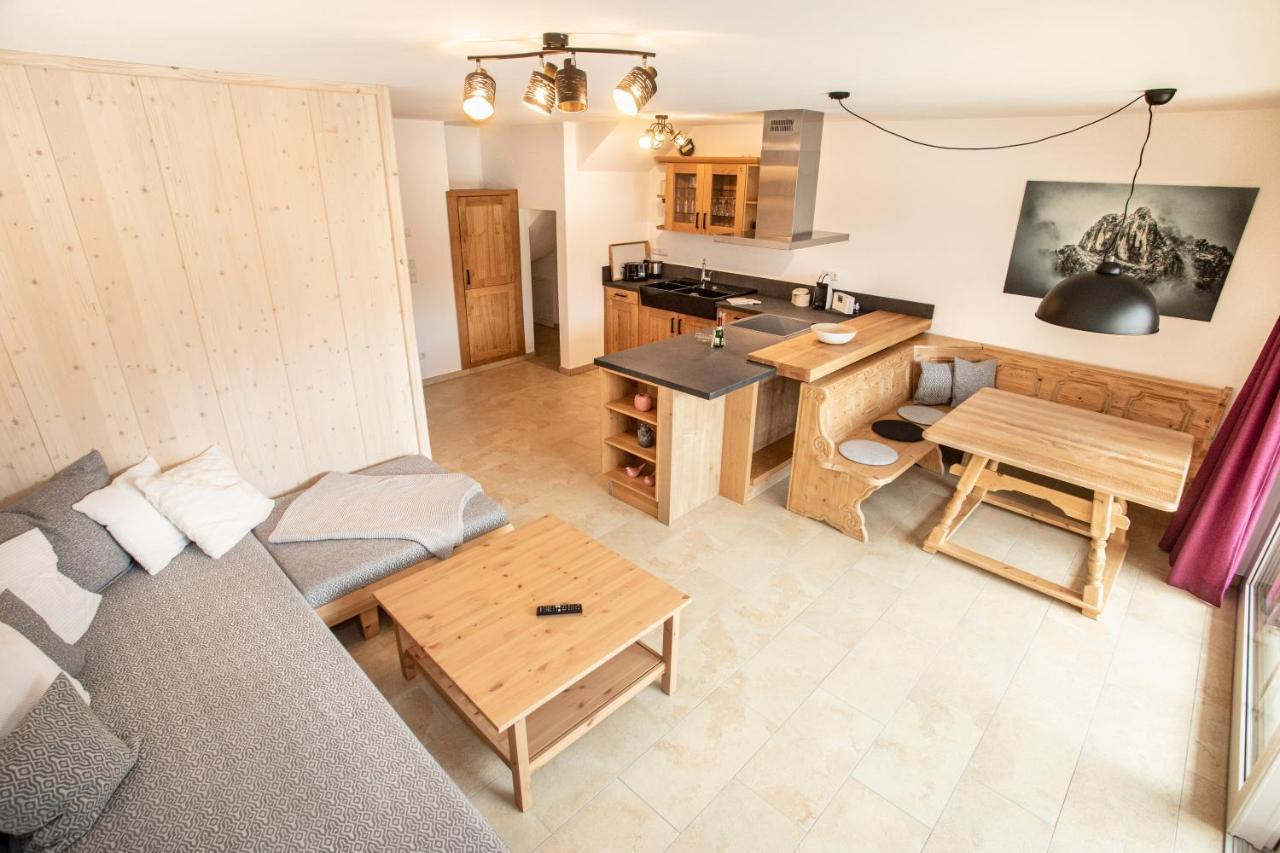 Ferienwohnungen "Zur Wally", Apartment Sauba Garmisch-Partenkirchen Exteriör bild